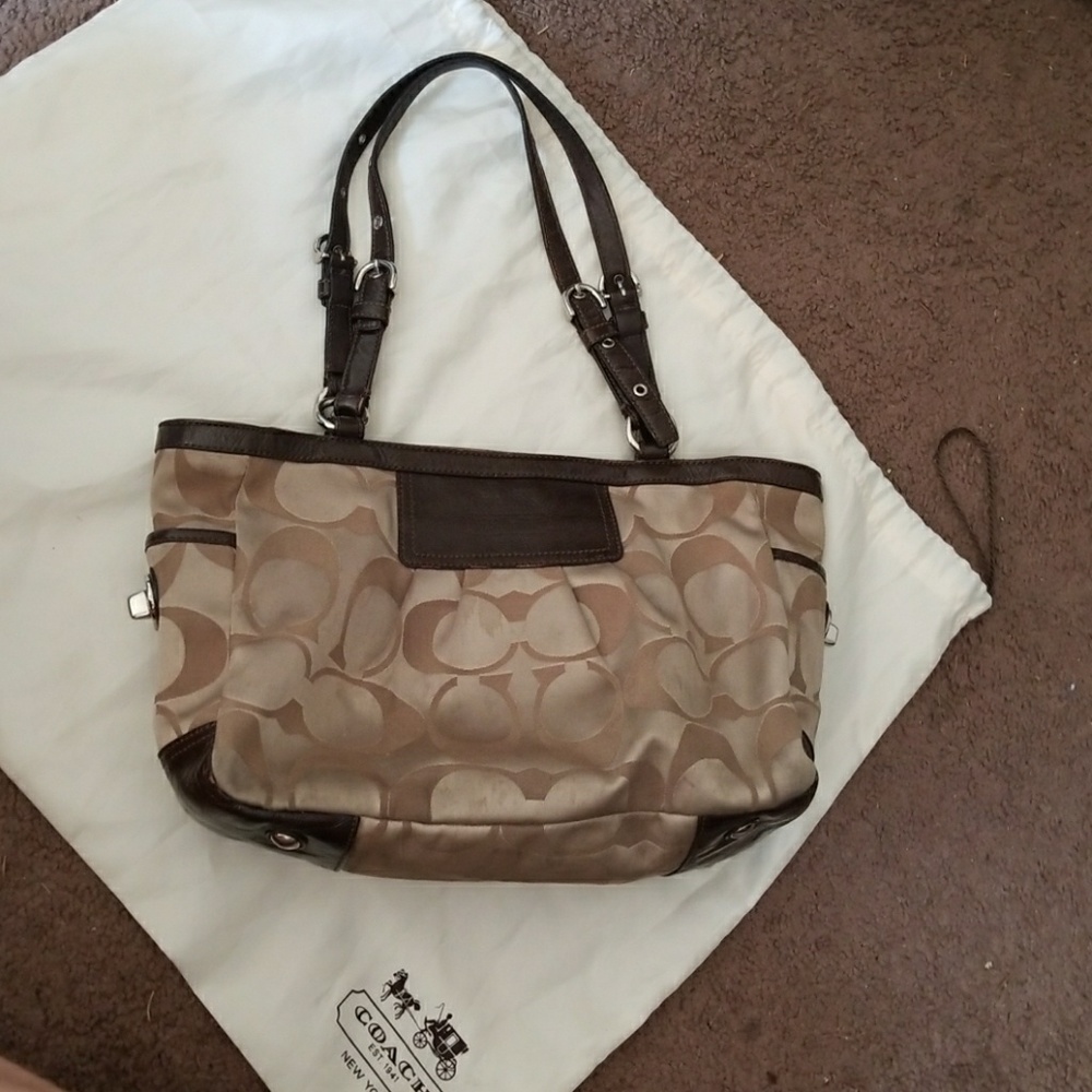 Coach bag lightly used open to trades and offers